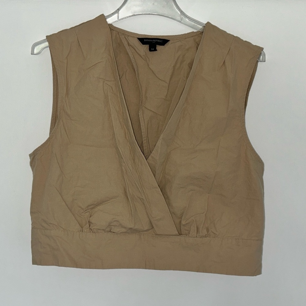 Banana Republic V-neck Beige Sleeveless Crop Top
